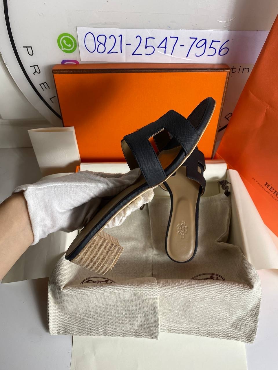 Oasis 50 Calfskin Sandals Black - foto 5