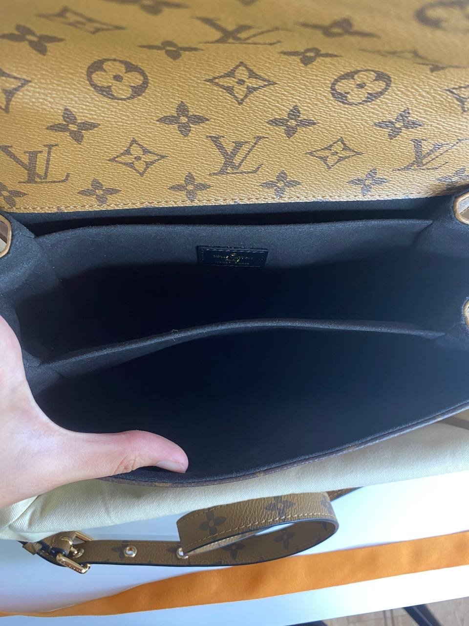 Pochette Metis Reverse Monogram Canvas Crossbody Bag - foto 8