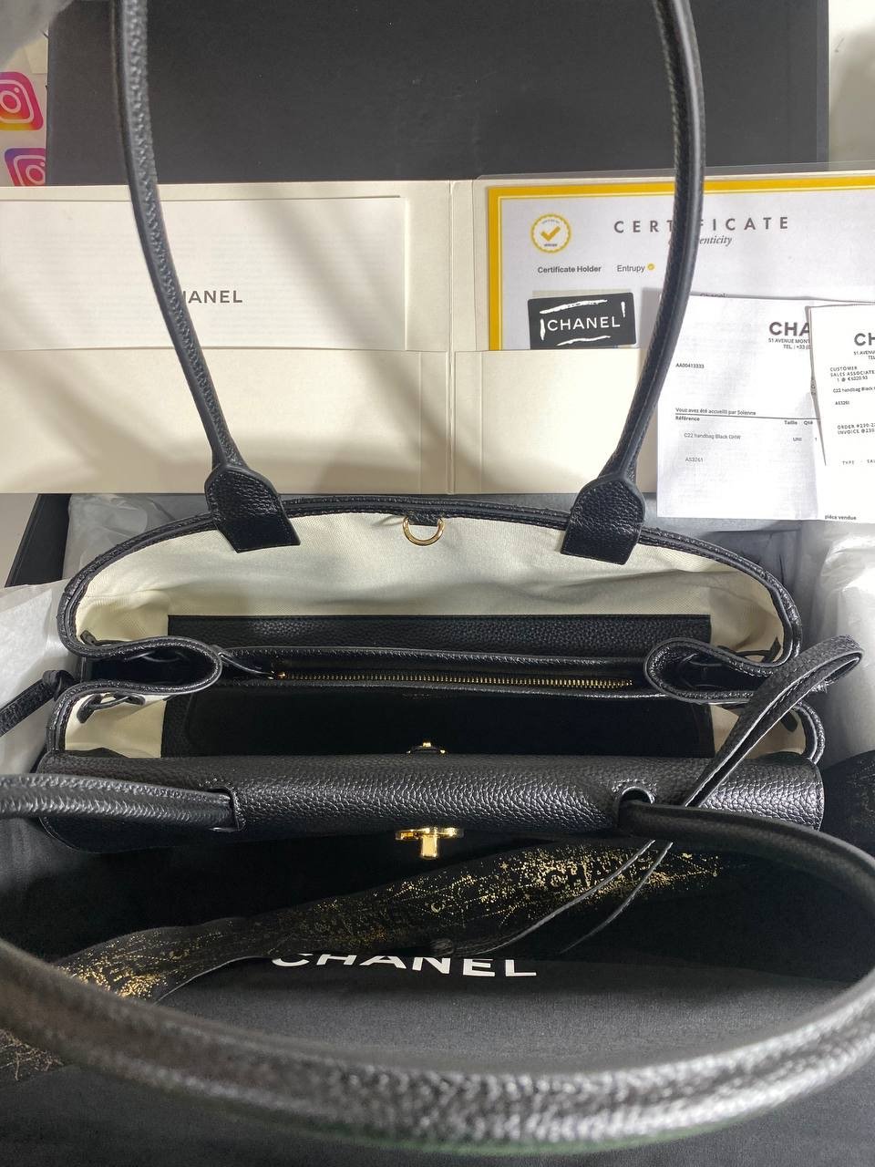 Small Urban Essential East West Shopping Tote Dark Black Caviar Gold Hardware  - foto 6